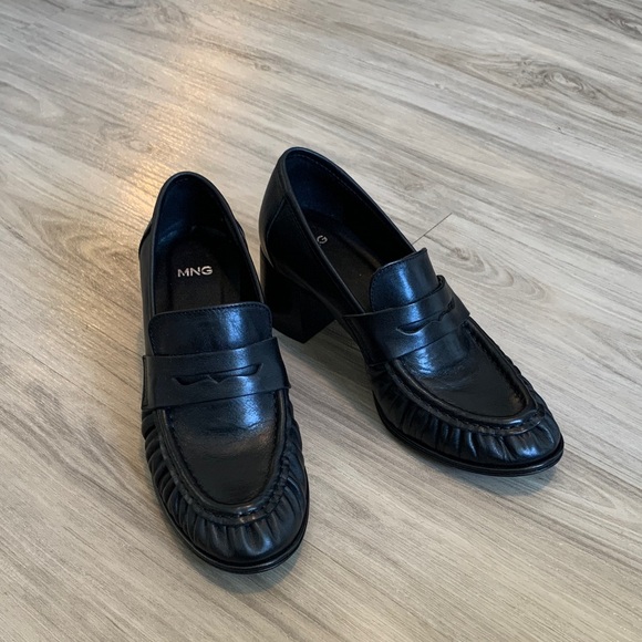 Mango Minimalist Classic Black Leather Slip-Ons Loafers
